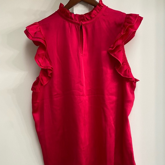 EUC Luxe pink satin ruffle top 🎀
Express size XL - Picture 5 of 6